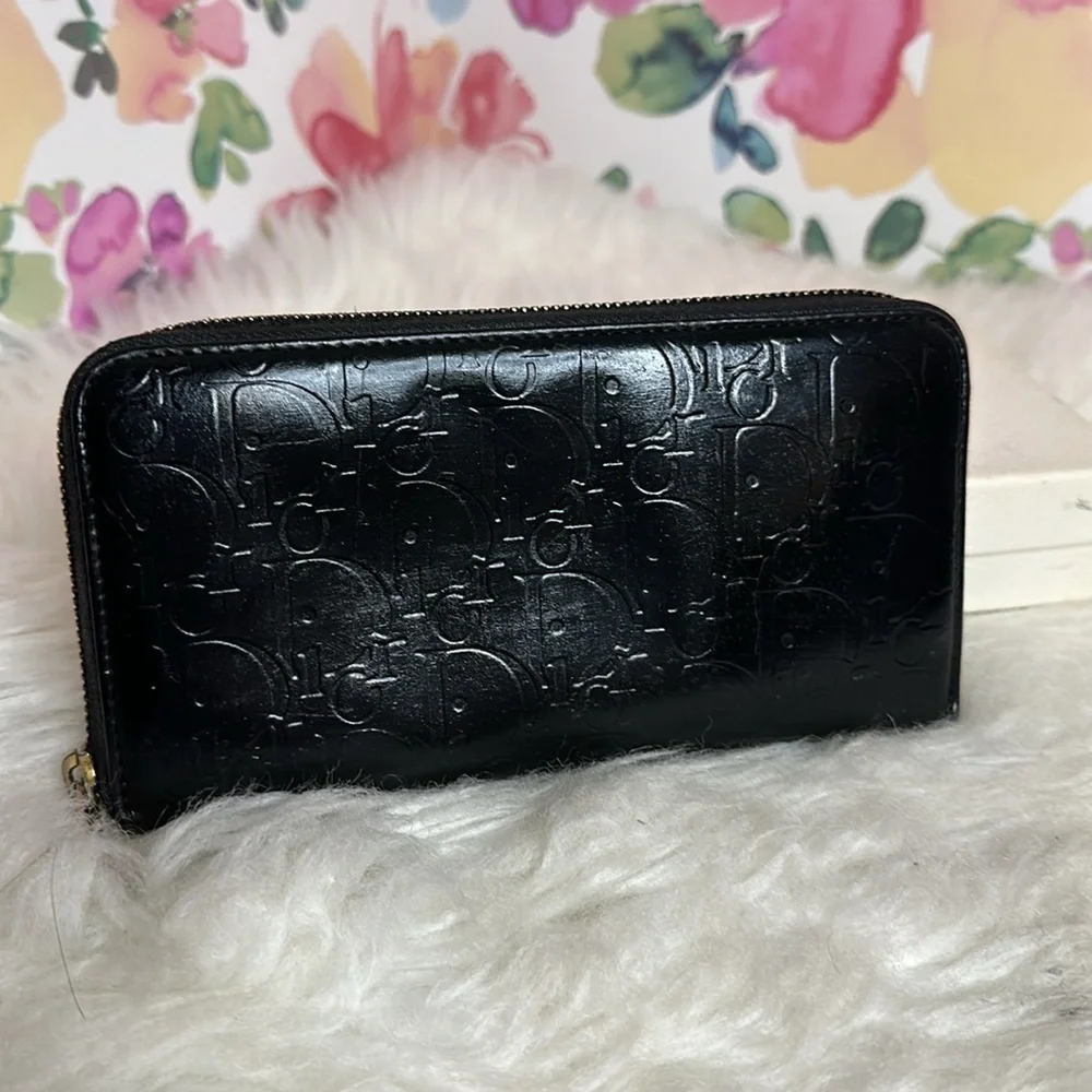 💯Authentic Dior Black Embossed Wallet🍀